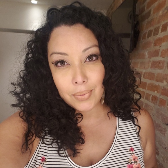 Meet your Posher, Ingrid - Picture 2 of 3